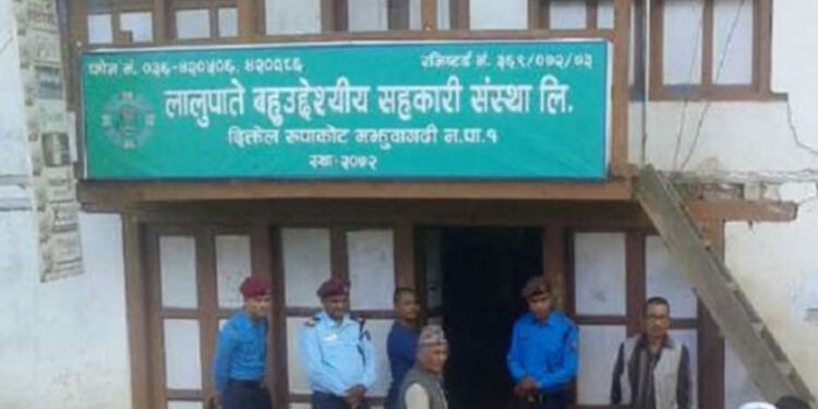 सहकारीमा रकम घोटाला: श्री एयरलाइन्सका क्यापटेनसहित ५ जना प्रहरी नियन्त्रणमा