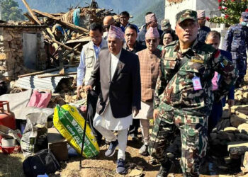 भूकम्प प्रभावित क्षेत्रको अवलोकन गर्दै राष्ट्रपति