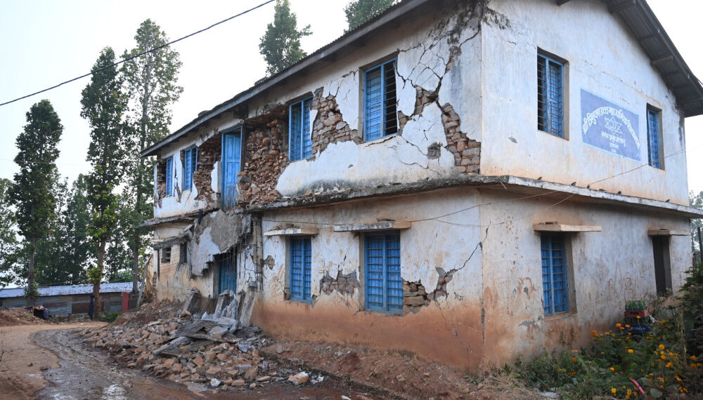 एक सय विद्यालय पूर्ण रूपमा क्षति