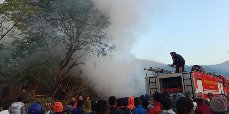 वीरेन्द्रनगरको शिव सुन्दर स–मिलमा आगलागी, नियन्त्रण प्रयास जारी