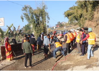 श्रमदानमार्फत भोजपुरको पुरानो बसपार्क क्षेत्रको सडक मर्मत