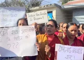 कार दुर्घटनामा दुई युवतीको ज्यान गएपछि चालकलाई कारबाही गर्न पोखरामा आफन्तको प्रदर्शन