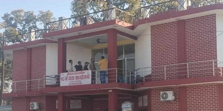 भीमदत्त नगरपालिकाको वडा कार्यालयभित्र युवती मृत भेटिइन्