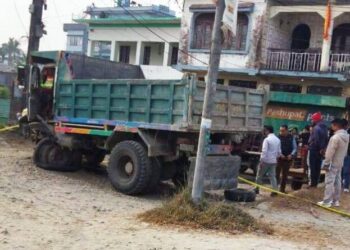 टिपरले टाटा सुमोलाई ठक्कर दिँदा तीनजनाको मृत्यु, तीन घाइते