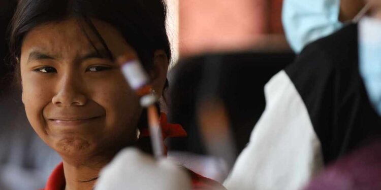 २० लाख बालबालिकाले दादुराको खोप लगाए