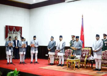 प्रचण्ड नेतृत्वको सरकार कसका लागि ‘कम्फर्टेबल’ ?