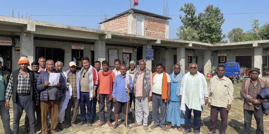 प्रशासकीय भवन निर्माणको माग गर्दै कर्जन्हा नगरवासिले ज्ञापन पत्र बुझाए